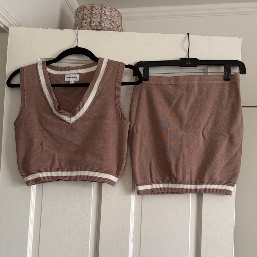 Superdown Tan and White Knit Top